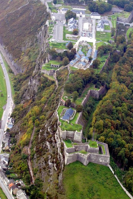 un des plus beau terrain au monde de paintball Givet%20adventure2_0